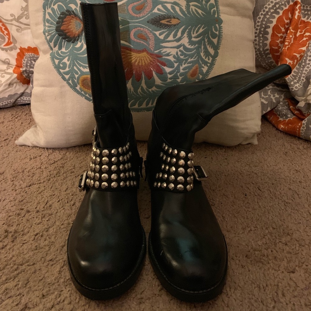 BCBG BOOTS